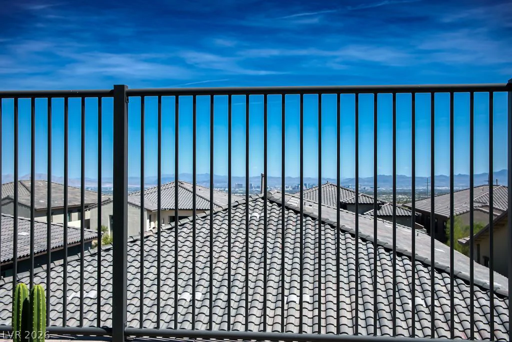 180 Medianoche, Las Vegas, NV 89138