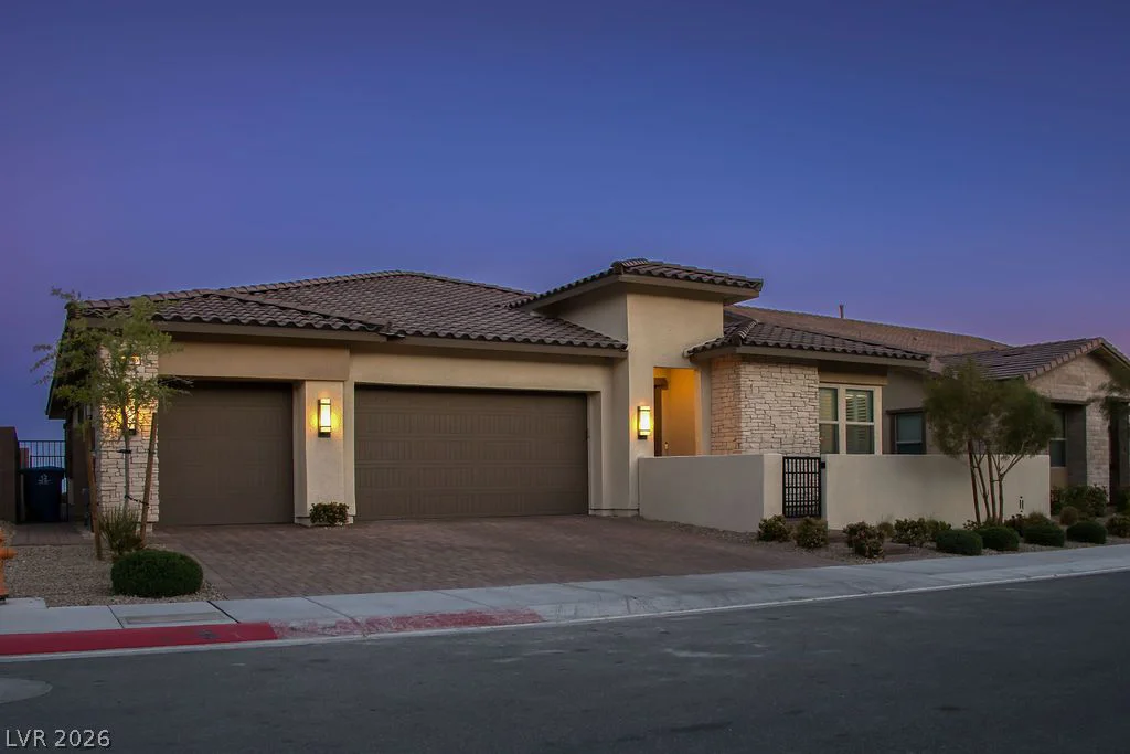180 Medianoche, Las Vegas, NV 89138