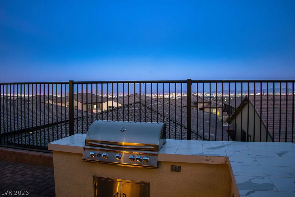 180 Medianoche, Las Vegas, NV 89138