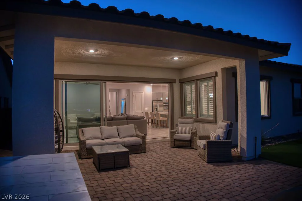 180 Medianoche, Las Vegas, NV 89138