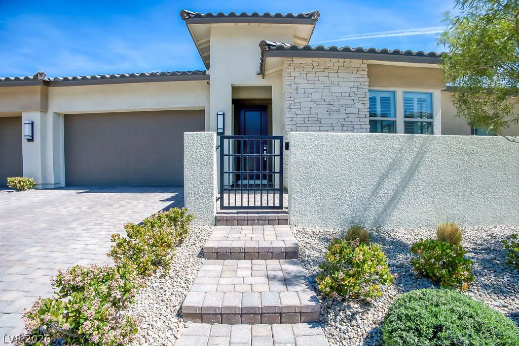 180 Medianoche, Las Vegas, NV 89138