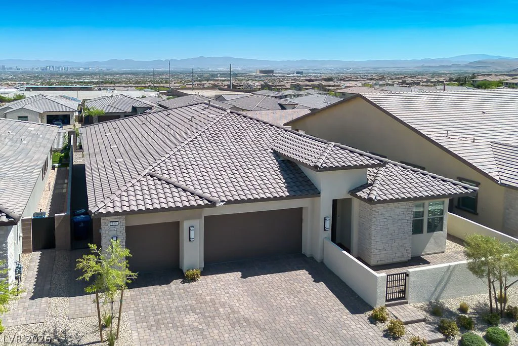 180 Medianoche, Las Vegas, NV 89138