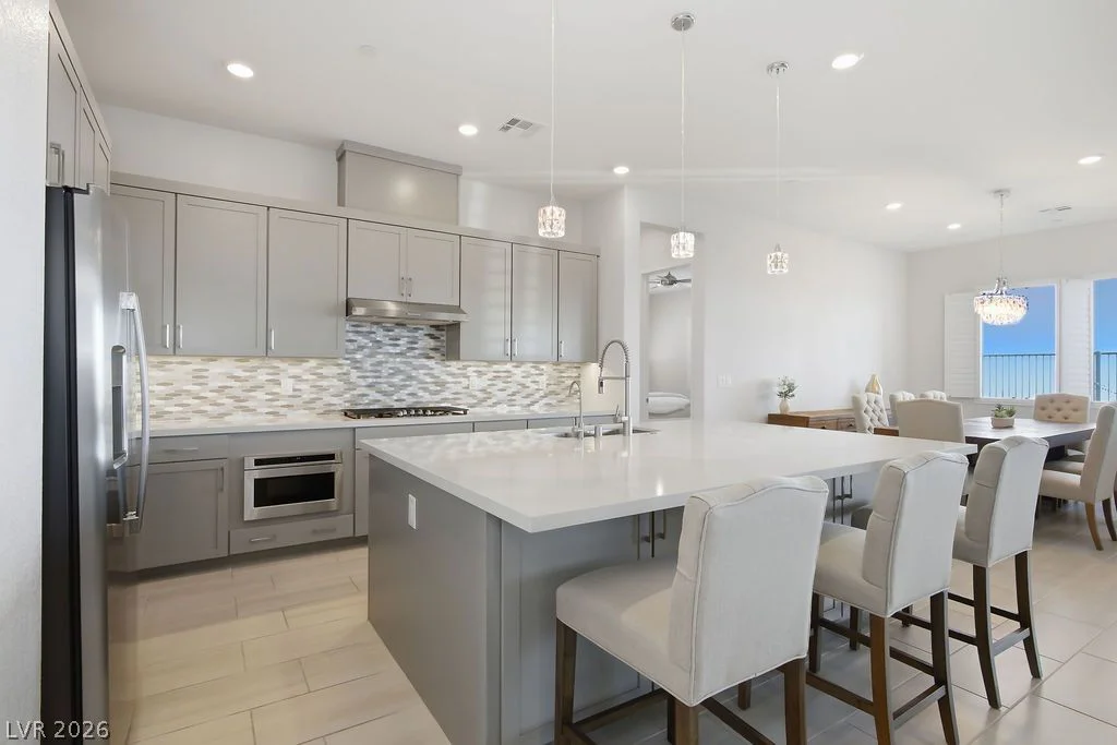 180 Medianoche, Las Vegas, NV 89138