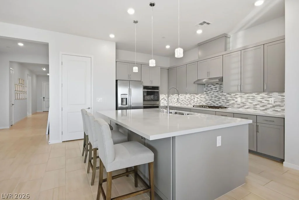 180 Medianoche, Las Vegas, NV 89138