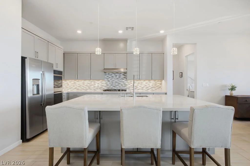 180 Medianoche, Las Vegas, NV 89138