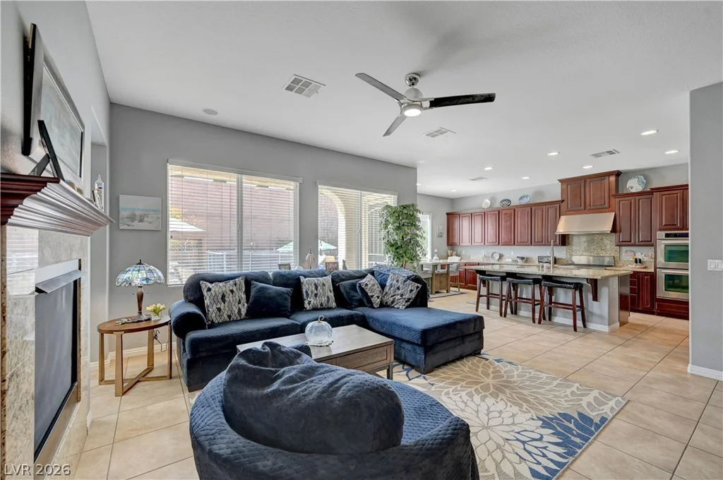 6937 Benson Ferry, Las Vegas, NV 89149