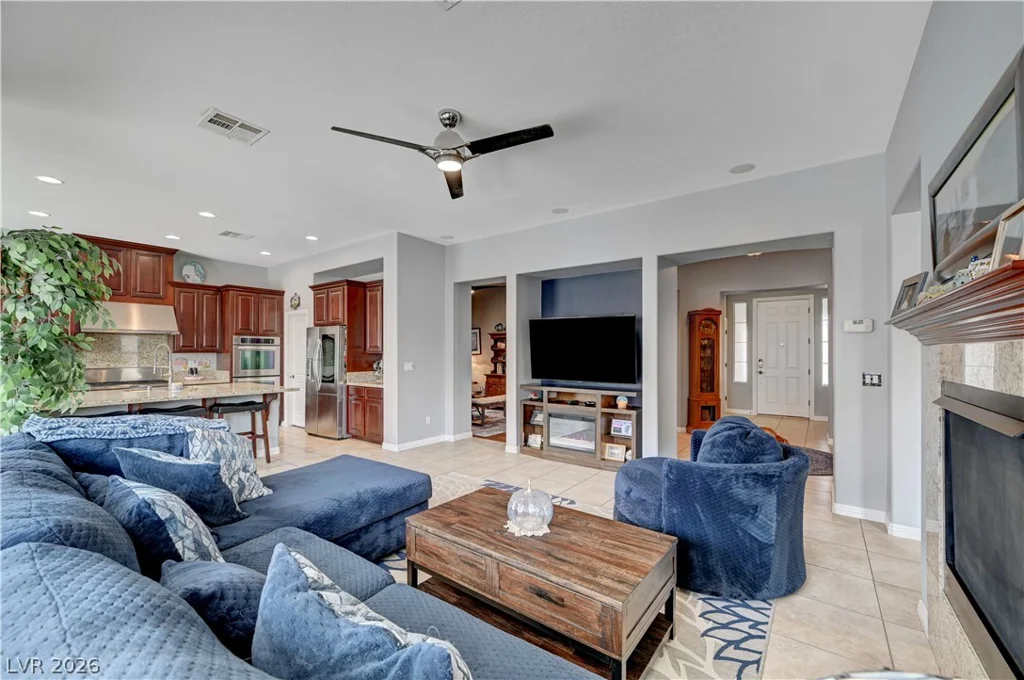 6937 Benson Ferry, Las Vegas, NV 89149