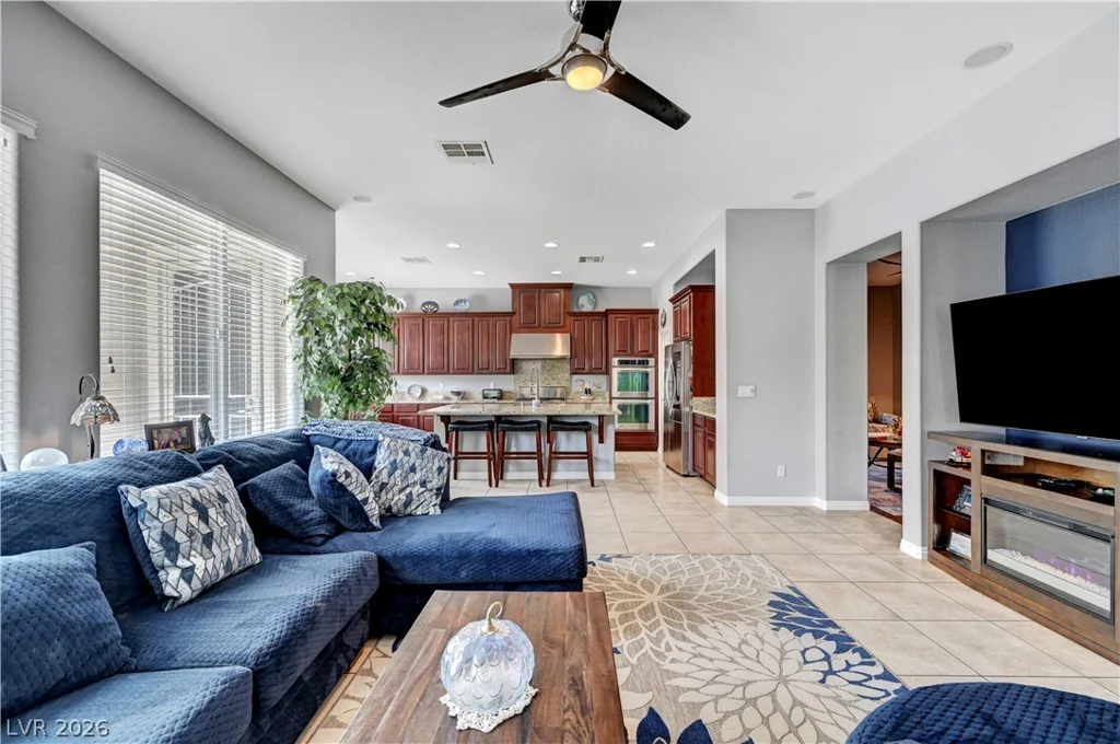 6937 Benson Ferry, Las Vegas, NV 89149