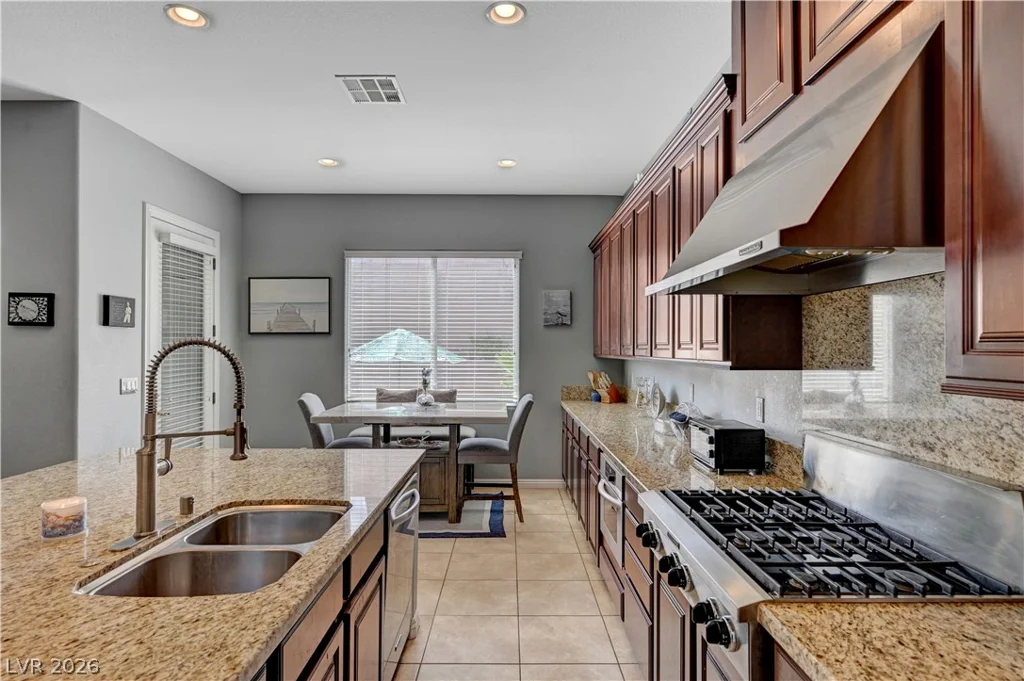 6937 Benson Ferry, Las Vegas, NV 89149