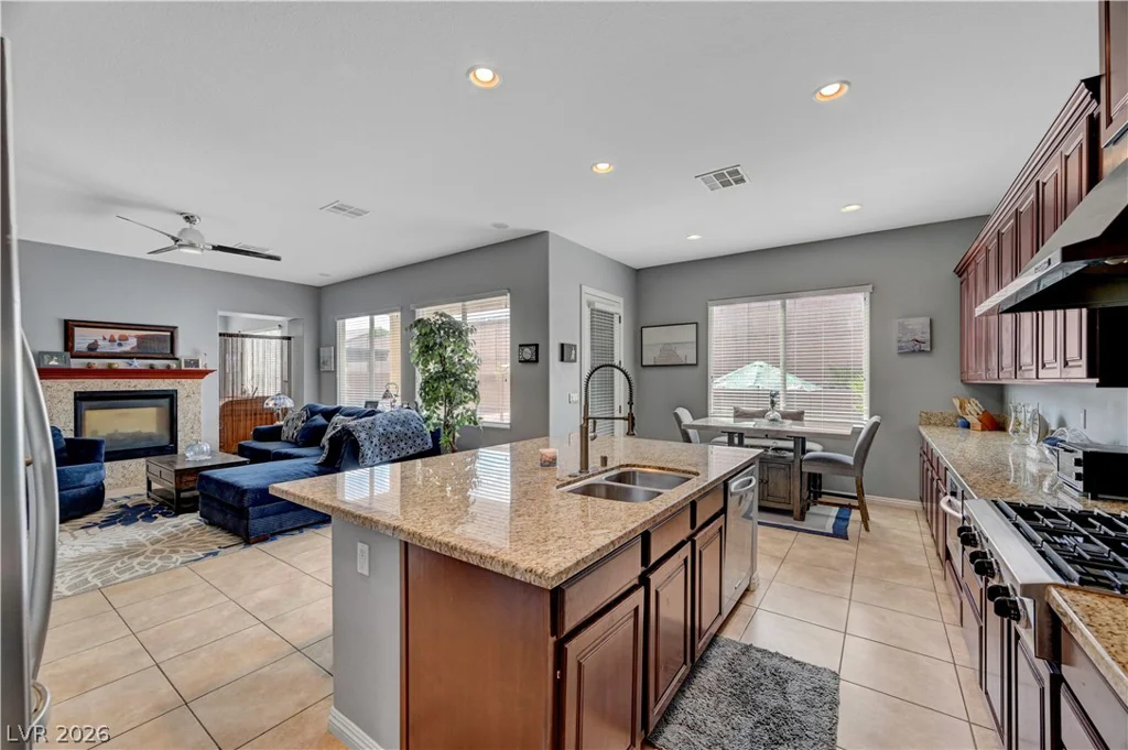 6937 Benson Ferry, Las Vegas, NV 89149