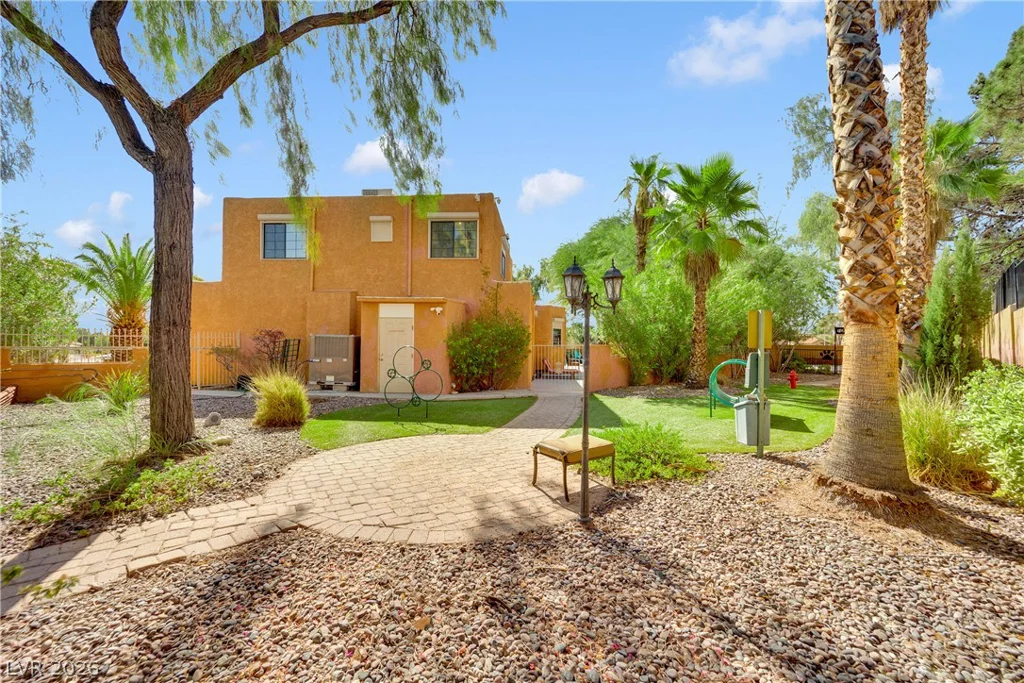 2631 Buffalo, Las Vegas, NV 89117