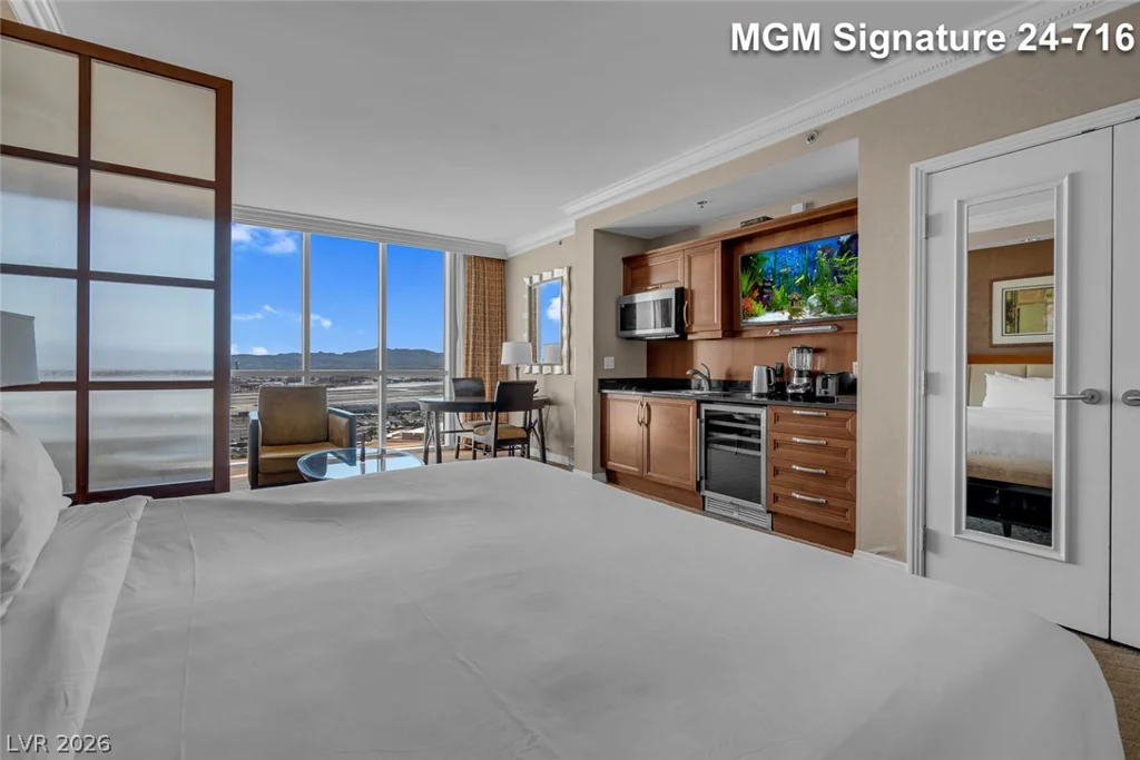 135 Harmon, Las Vegas, NV 89109