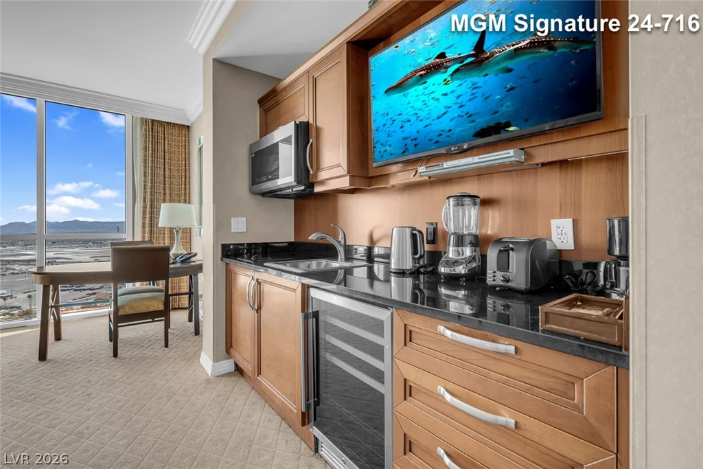 135 Harmon, Las Vegas, NV 89109