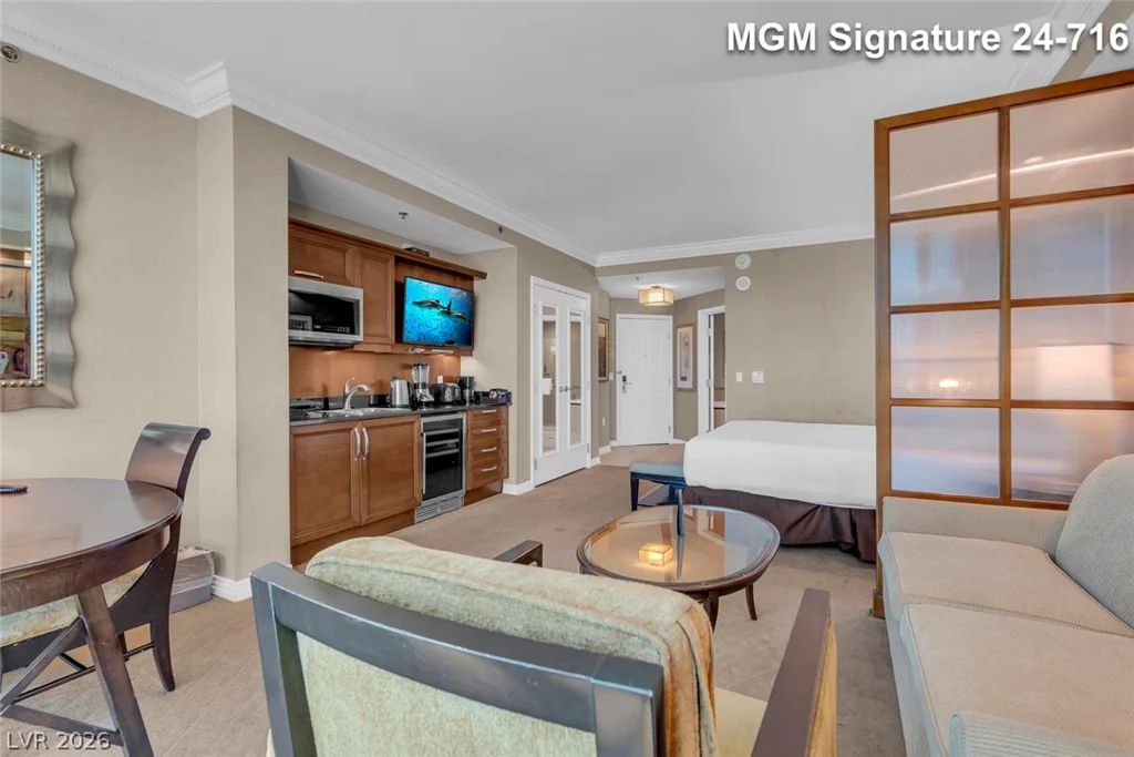 135 Harmon, Las Vegas, NV 89109