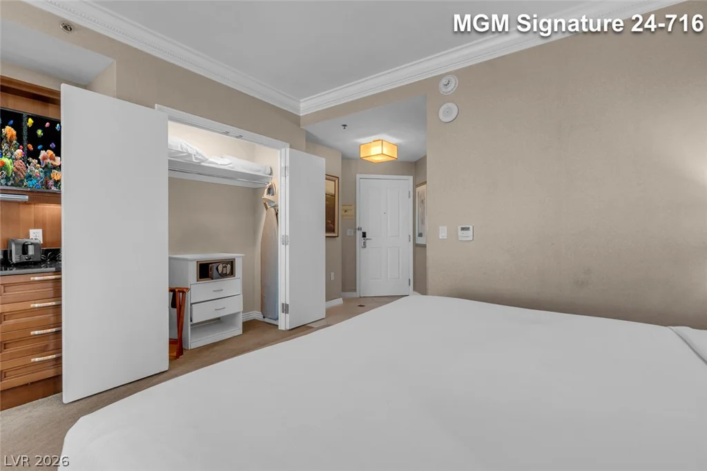 135 Harmon, Las Vegas, NV 89109