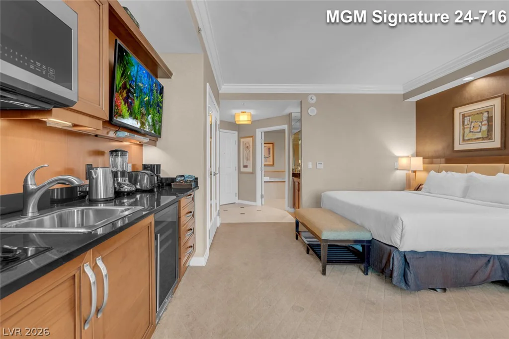 135 Harmon, Las Vegas, NV 89109