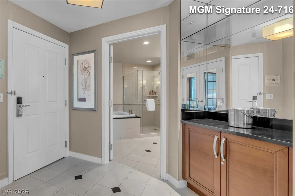 135 Harmon, Las Vegas, NV 89109