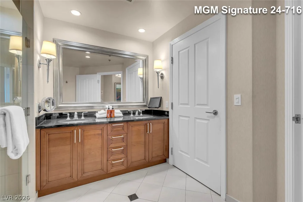 135 Harmon, Las Vegas, NV 89109