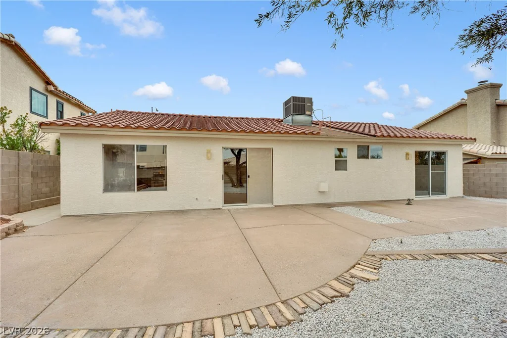 908 Sunnyfield, Henderson, NV 89015