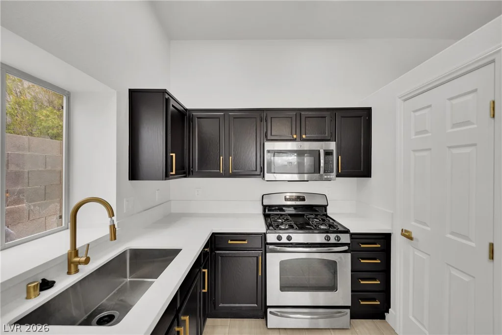 908 Sunnyfield, Henderson, NV 89015