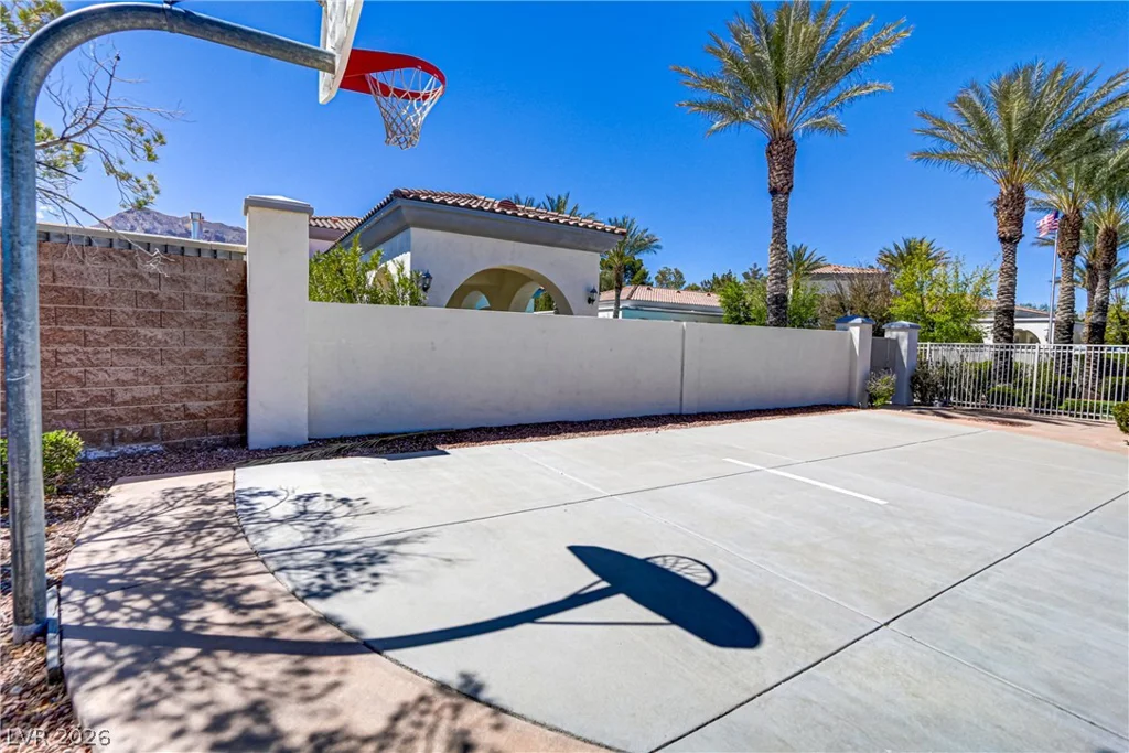 3205 Rainmaker, Las Vegas, NV 89129