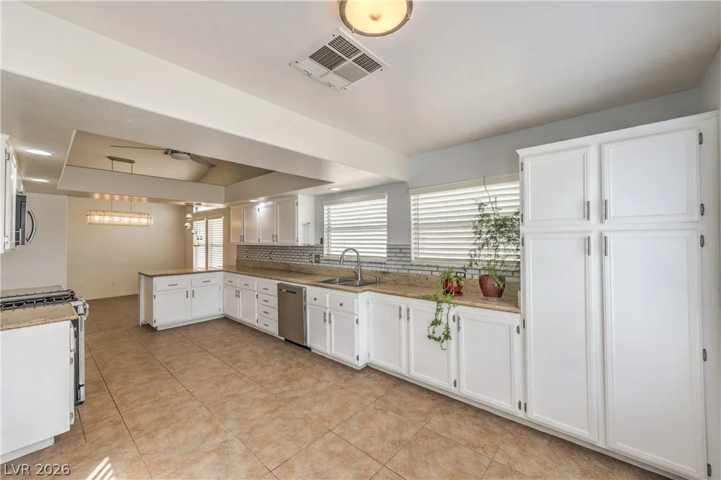 6124 Satre, North Las Vegas, NV 89031