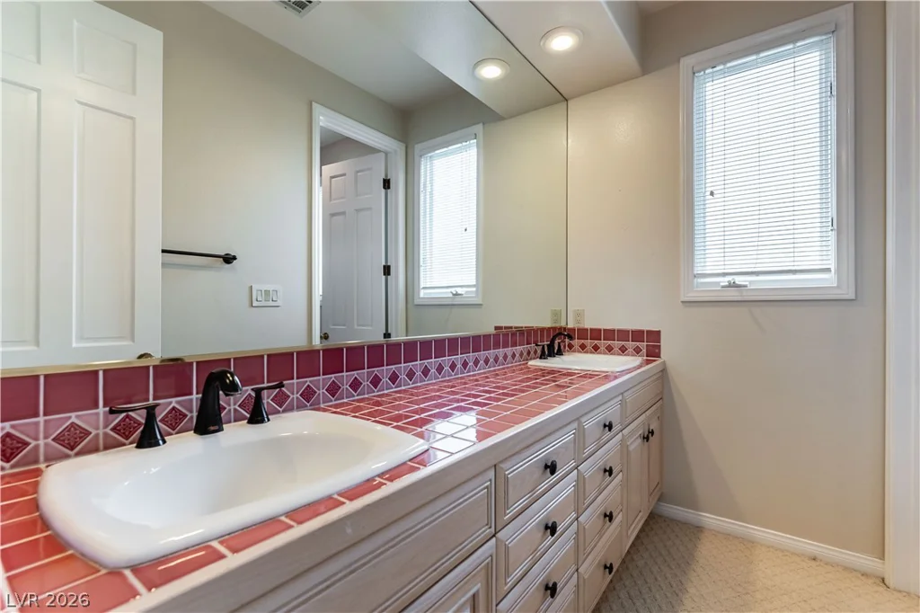 8240 Horseshoe Bend, Las Vegas, NV 89113