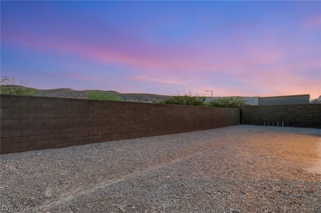 10865 Agate Cliffs, Las Vegas, NV 89135