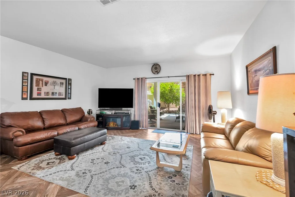413 Fallwood, Las Vegas, NV 89107