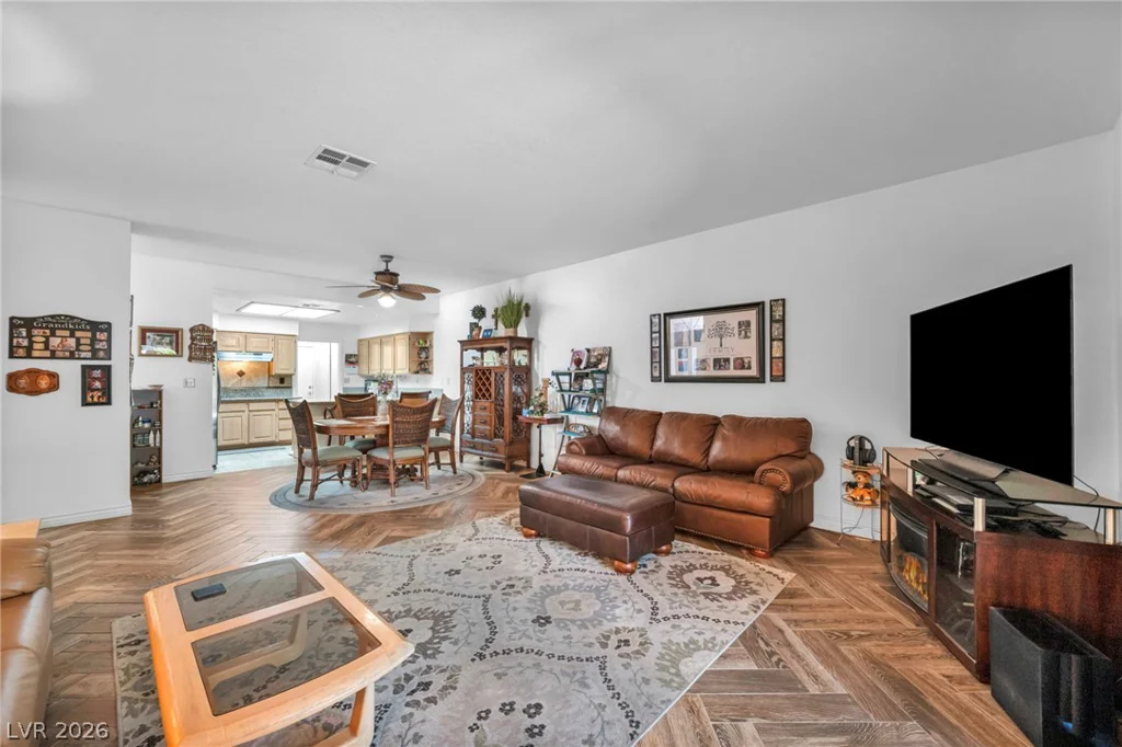 413 Fallwood, Las Vegas, NV 89107