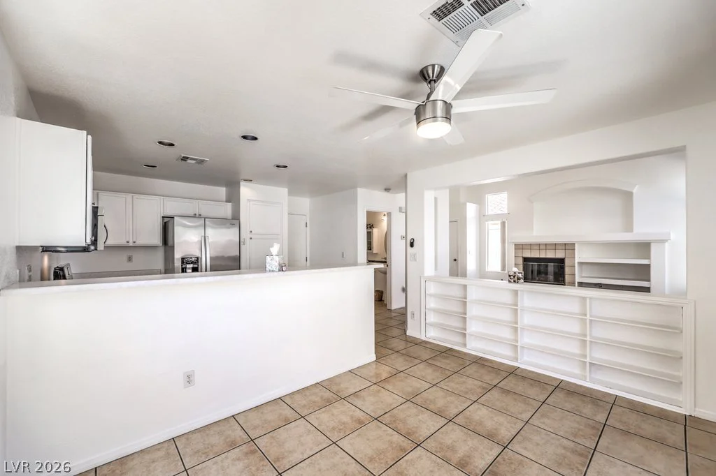 6112 Shallow Springs, Las Vegas, NV 89130
