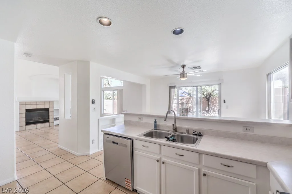 6112 Shallow Springs, Las Vegas, NV 89130