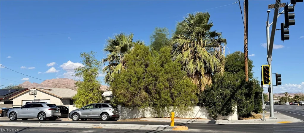 4624 Desert Inn, Las Vegas, NV 89121