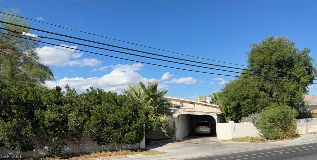4624 Desert Inn, Las Vegas, NV 89121