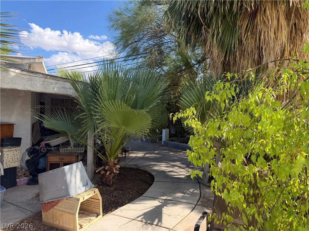 4624 Desert Inn, Las Vegas, NV 89121