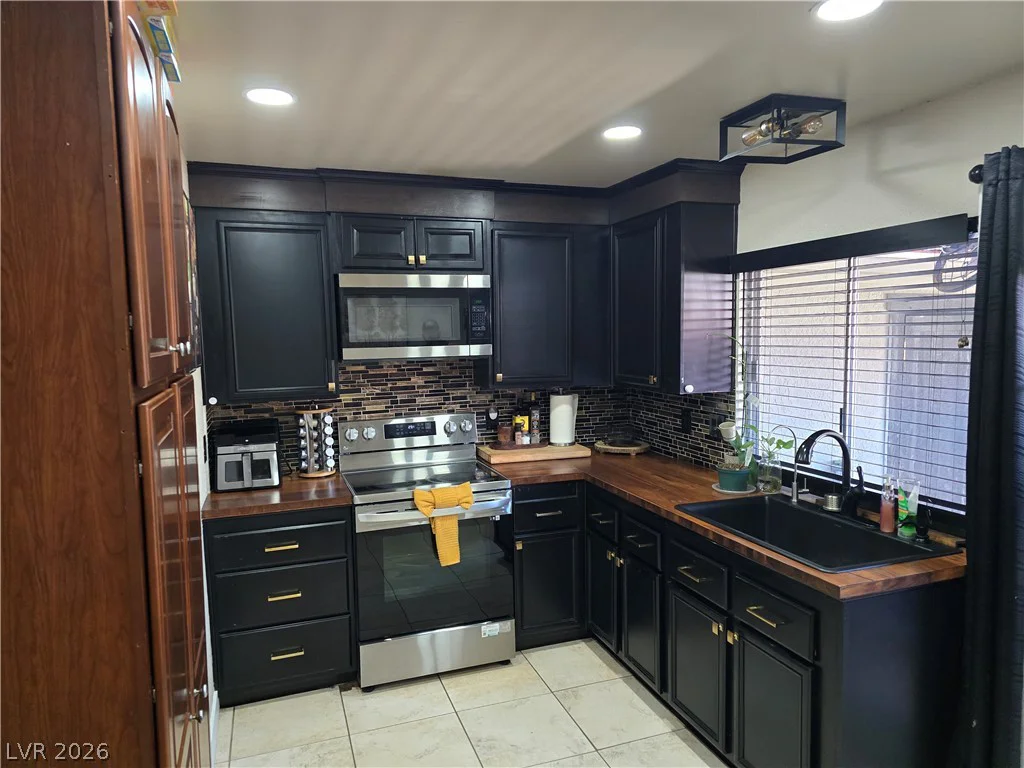 5837 Bromley, Las Vegas, NV 89107