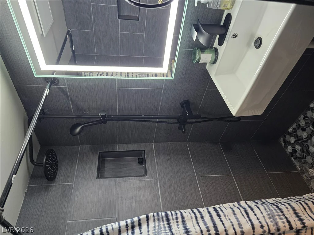 5837 Bromley, Las Vegas, NV 89107