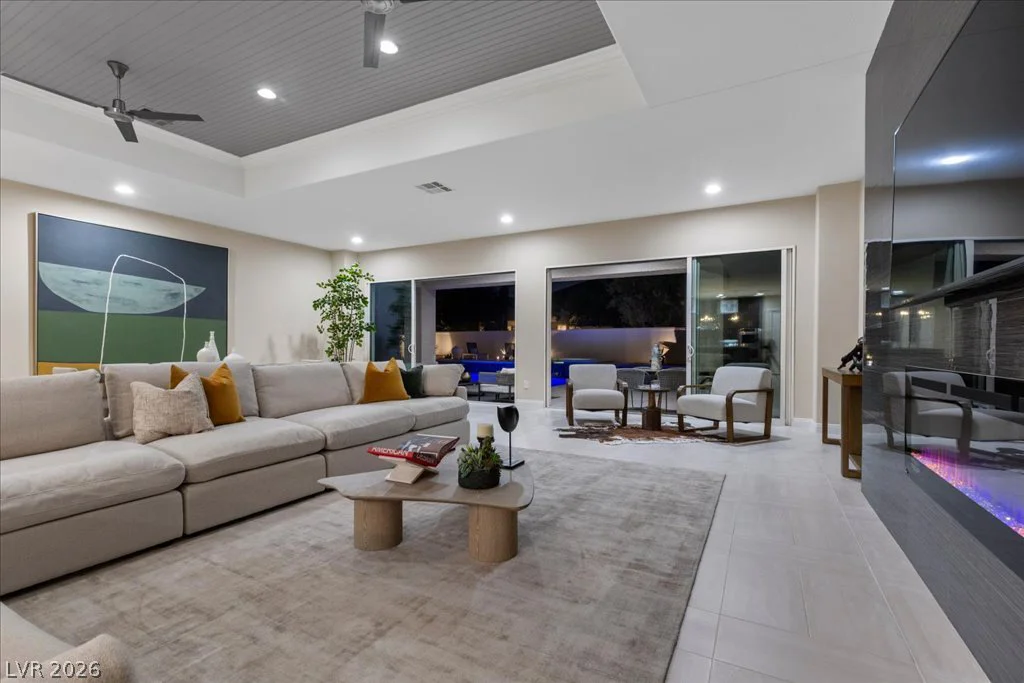 9425 Garnet Crown, Las Vegas, NV 89145