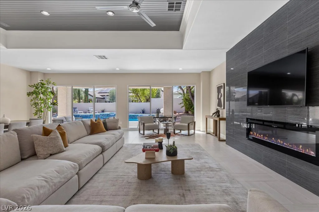 9425 Garnet Crown, Las Vegas, NV 89145