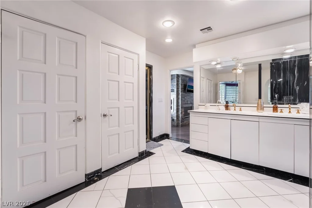 909 Cashman, Las Vegas, NV 89107