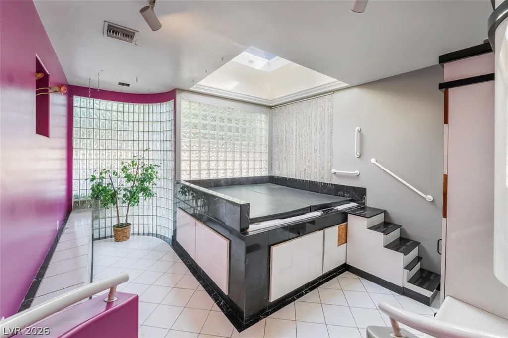 909 Cashman, Las Vegas, NV 89107