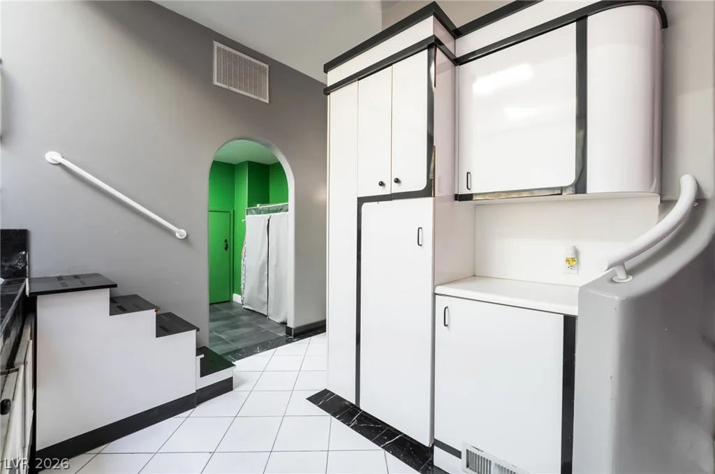 909 Cashman, Las Vegas, NV 89107