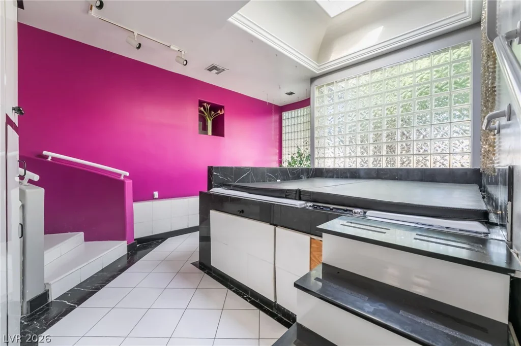 909 Cashman, Las Vegas, NV 89107