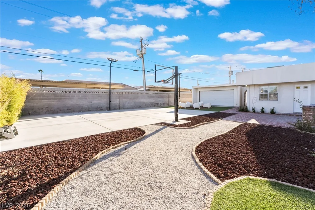 909 Cashman, Las Vegas, NV 89107