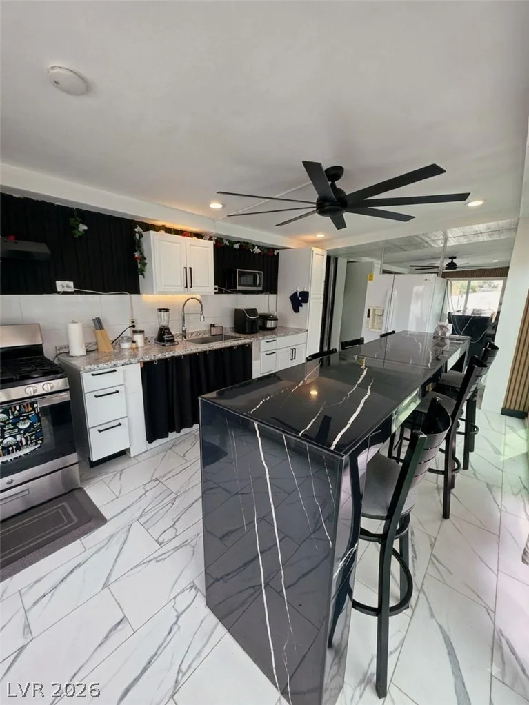 4125 Harmon, Las Vegas, NV 89121