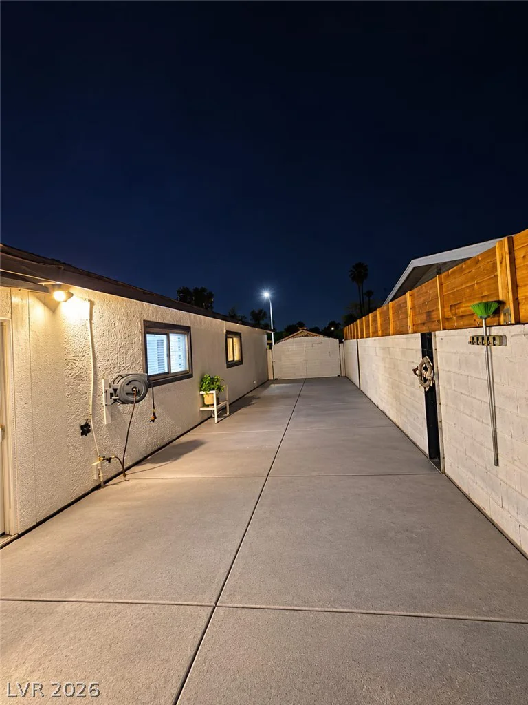 4125 Harmon, Las Vegas, NV 89121
