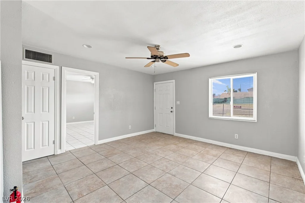 702 10th, Las Vegas, NV 89101