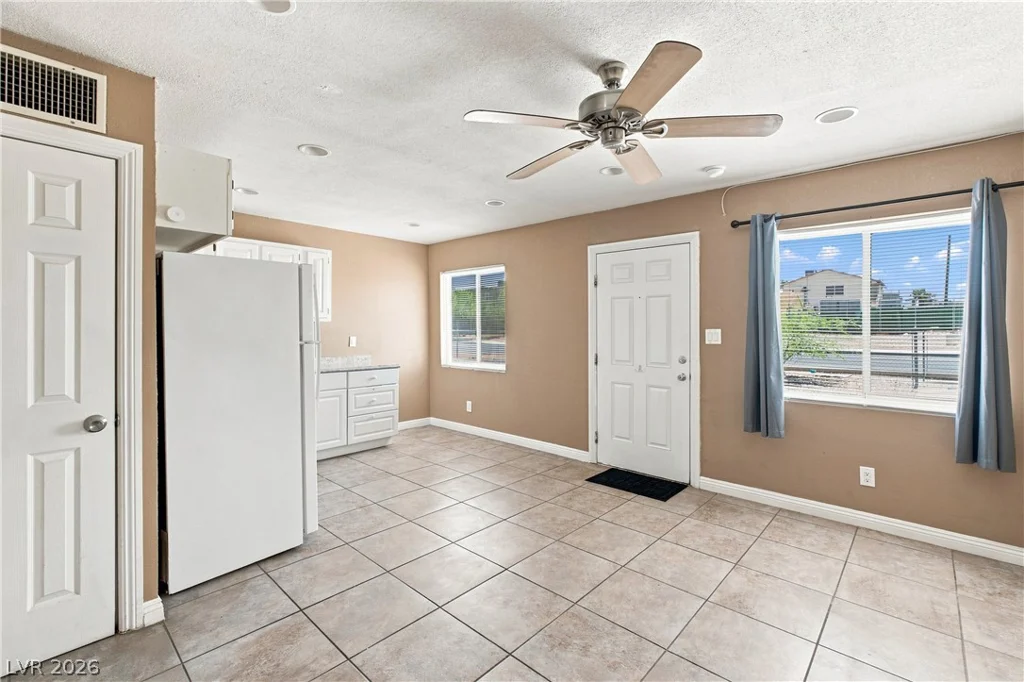 702 10th, Las Vegas, NV 89101