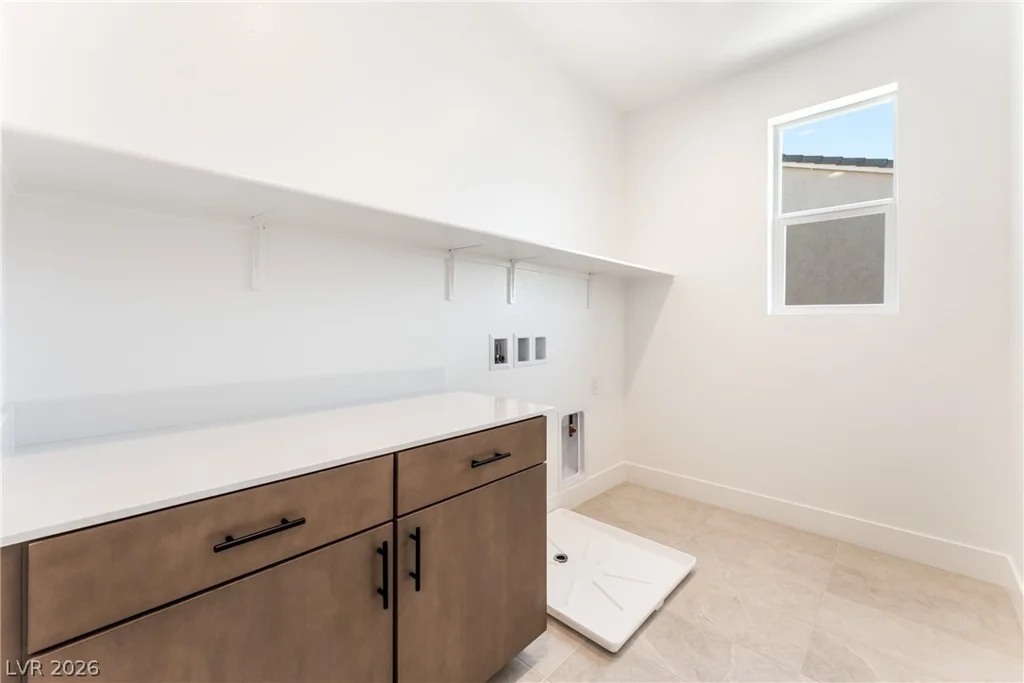 5923 Kings Bluff, Las Vegas, NV 89131
