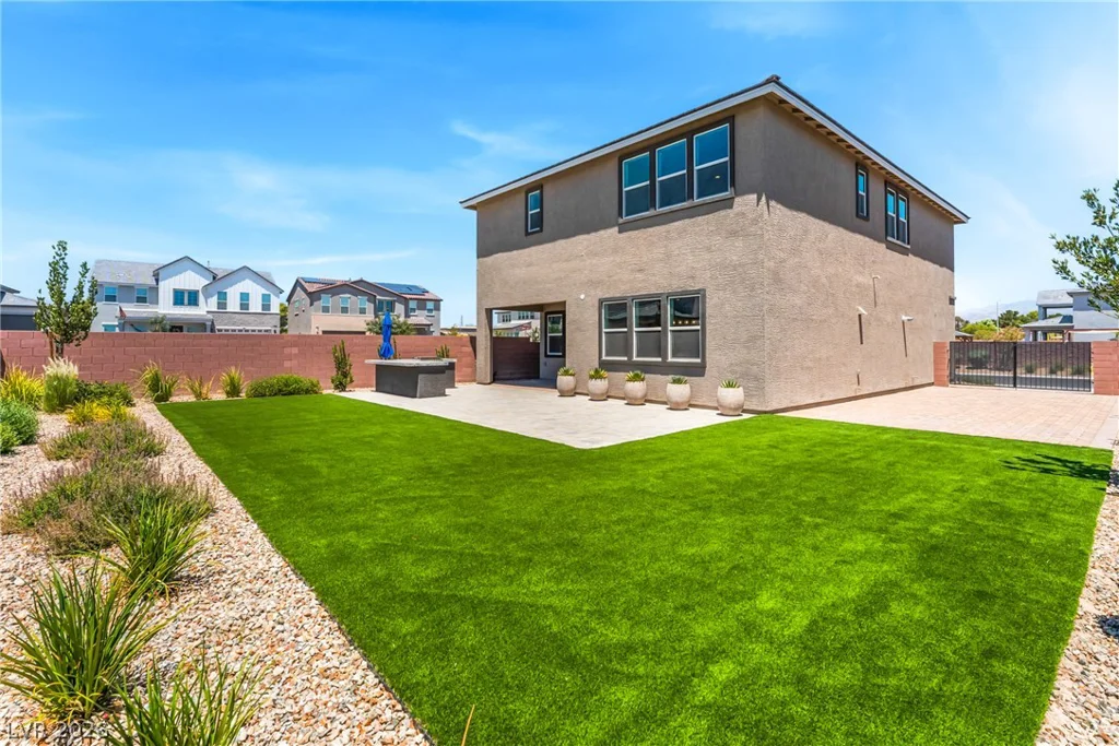 5923 Kings Bluff, Las Vegas, NV 89131